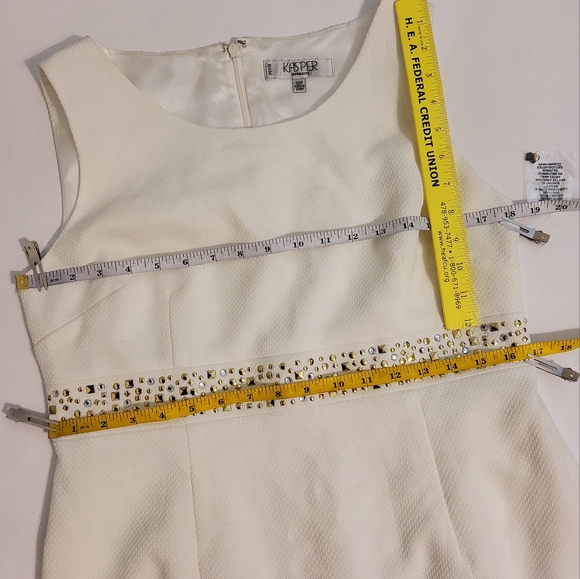 NWOT! Kasper White Sleeveless Sheath Dress Round Neckline Size 10P - Picture 4 of 8